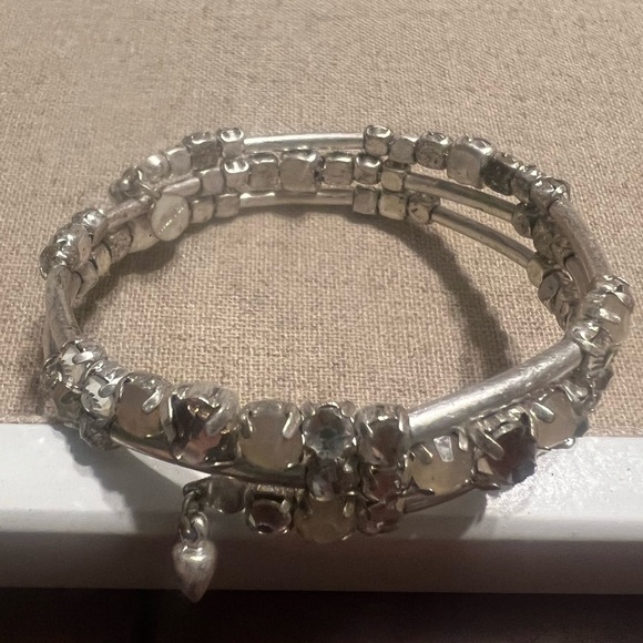 Stella & Dot Isabelle Bracelet Silver Tone Wrap Around Memory Wire Beaded 7". - Picture 1 of 9